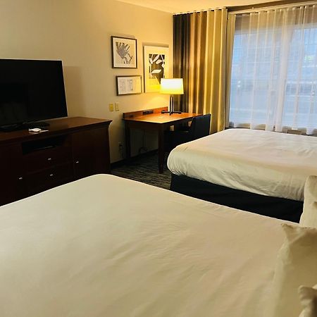 Harmony Inn & Suites Fort Dodge Esterno foto