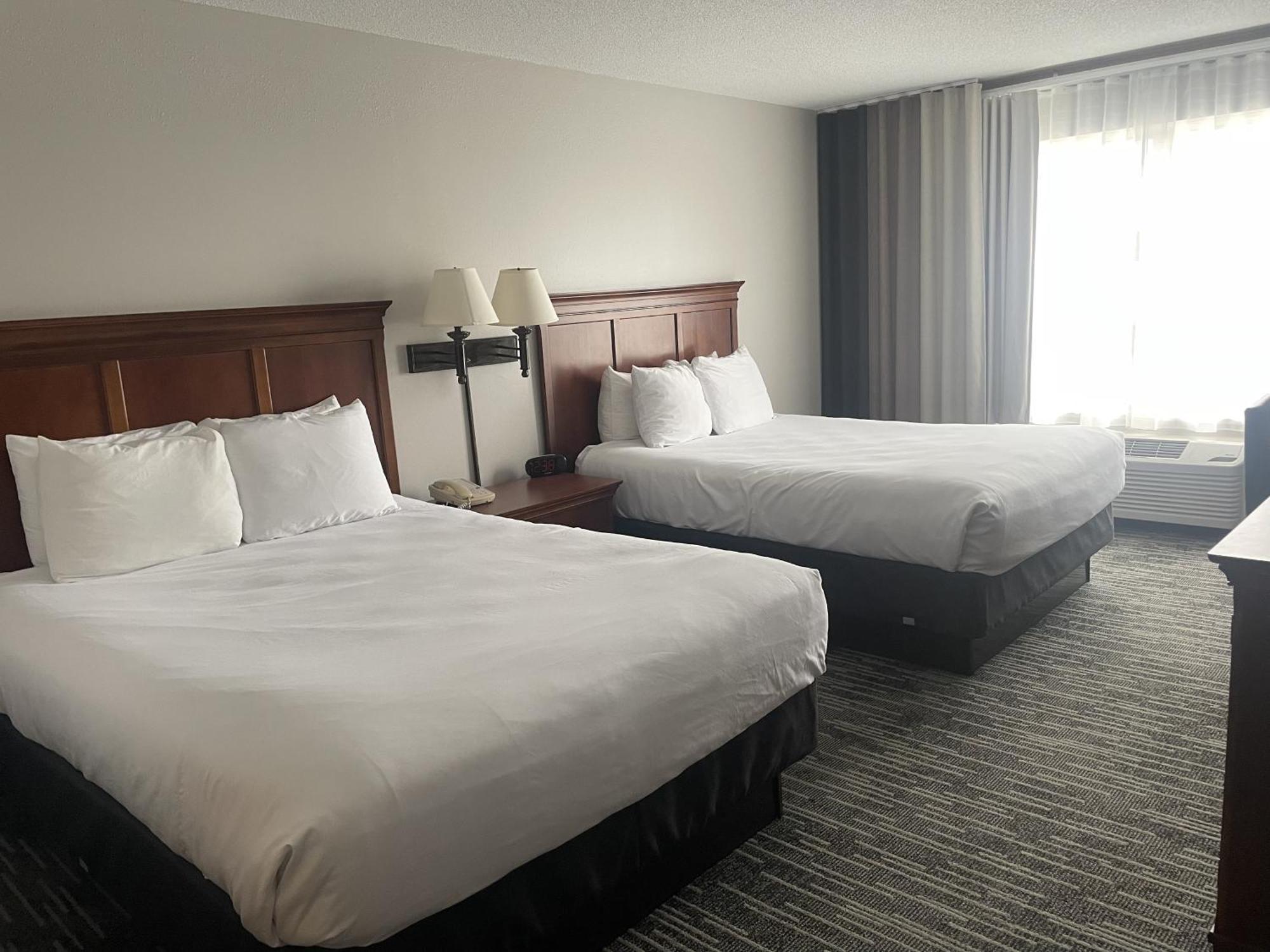 Harmony Inn & Suites Fort Dodge Esterno foto