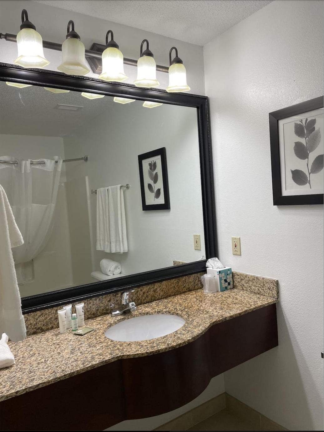 Harmony Inn & Suites Fort Dodge Esterno foto