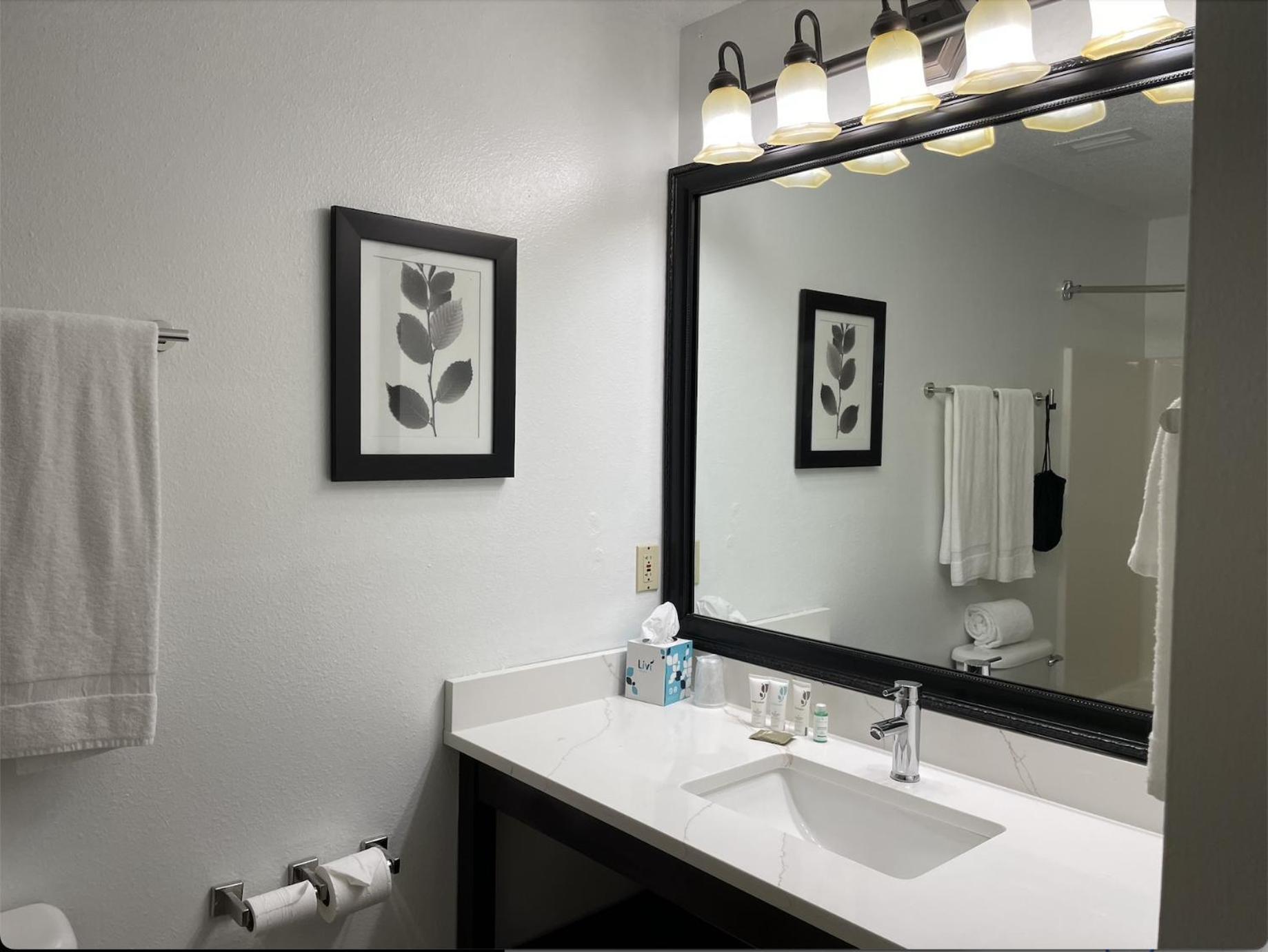 Harmony Inn & Suites Fort Dodge Esterno foto