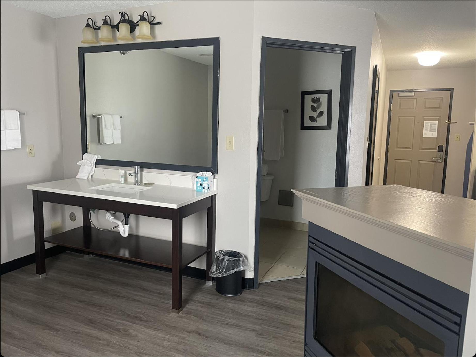 Harmony Inn & Suites Fort Dodge Esterno foto