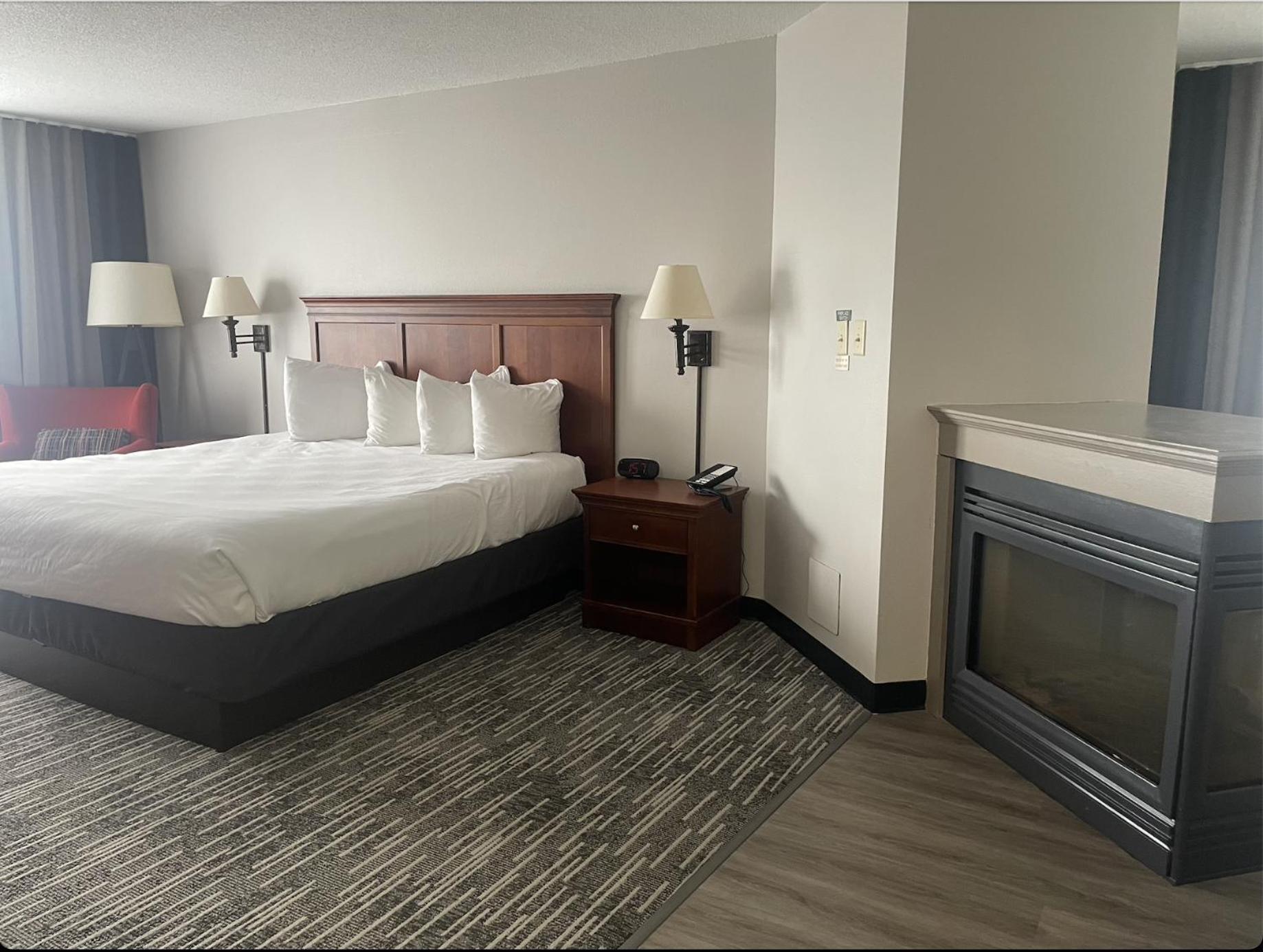 Harmony Inn & Suites Fort Dodge Esterno foto