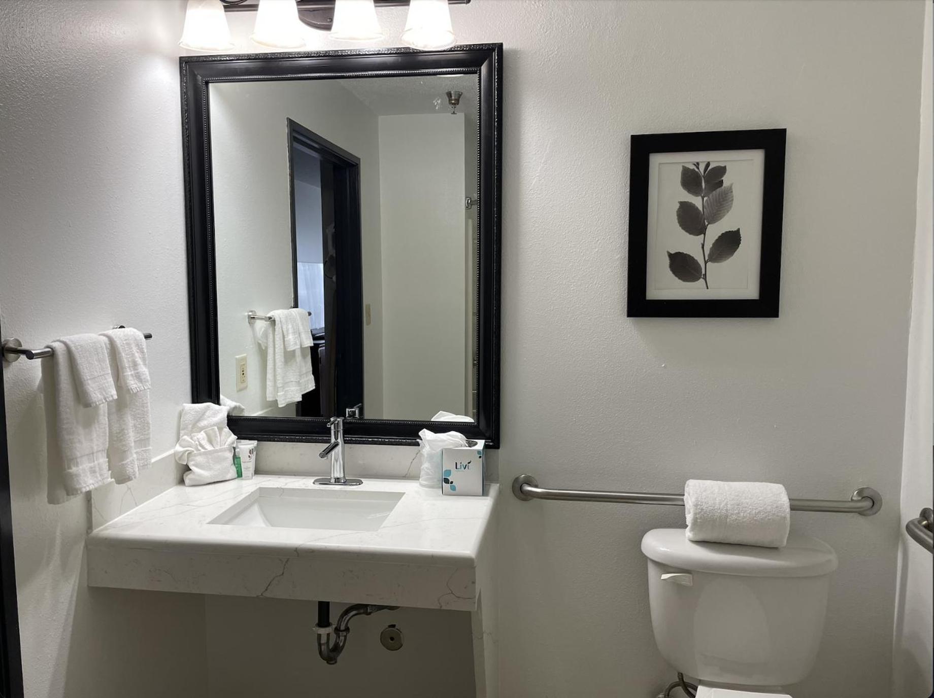 Harmony Inn & Suites Fort Dodge Esterno foto